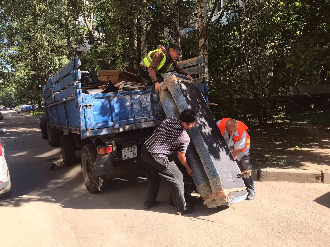 Профессиональный вывоз крупногабаритного мусора в Ленинске-Кузнецком в октябре