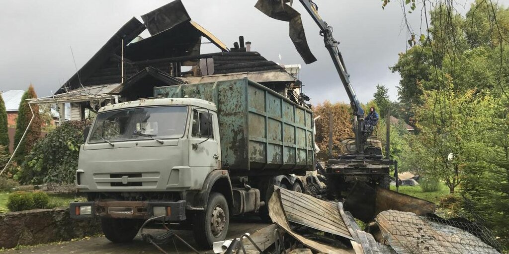 Вывоз мусора после пожара с утилизацией в Ленинске-Кузнецком в октябре