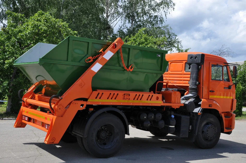 Заказ бункеровоза для вывоза мусора и отходов в Ленинске-Кузнецком в октябре