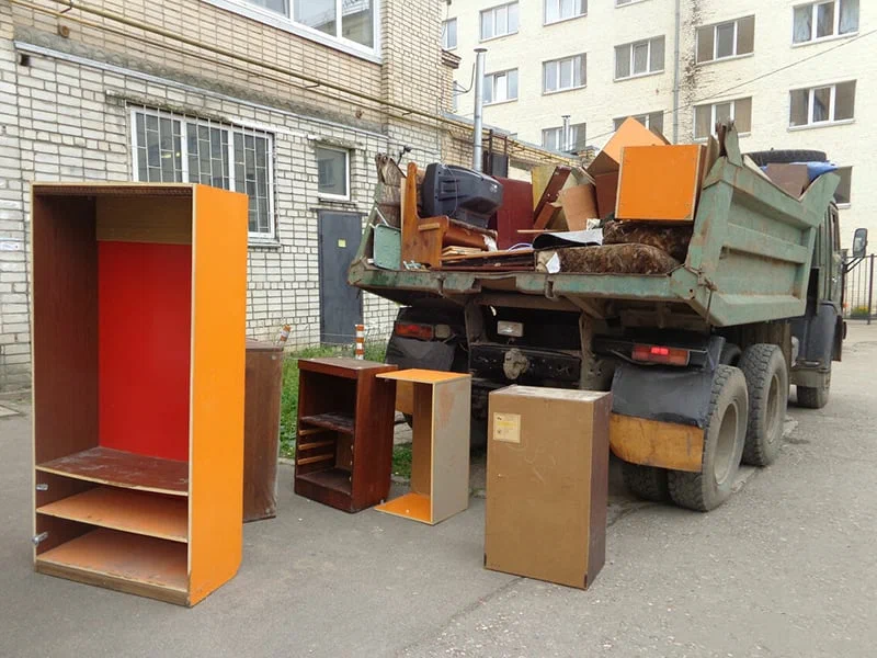 Вывоз шкафа в Ленинске-Кузнецком от ПроМусор — недорого, демонтаж, утилизация, вывоз из квартиры от 869 руб
