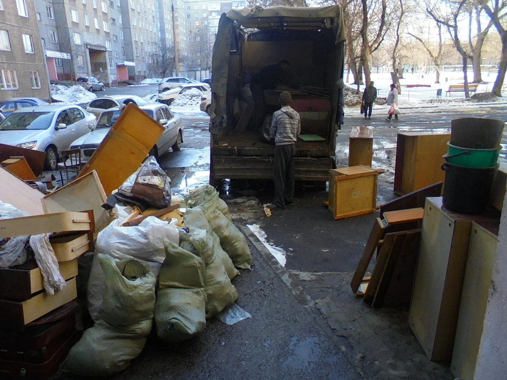Вывоз мусора из подвала с утилизацией в Ленинске-Кузнецком в октябре