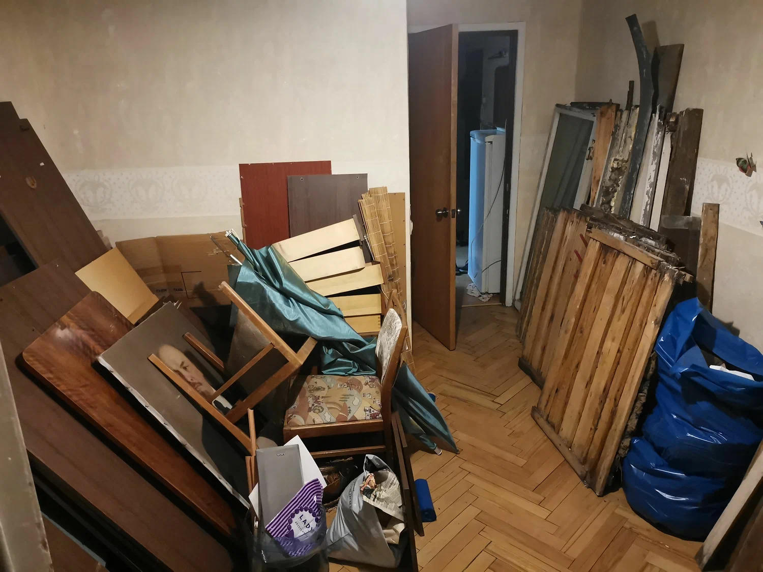 Демонтаж мебели с вывозом и утилизацией в Ленинске-Кузнецком в октябре