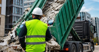 Вывоз строительного мусора в Ленинске-Кузнецком: услуги лицензированной компании — ПроМусор